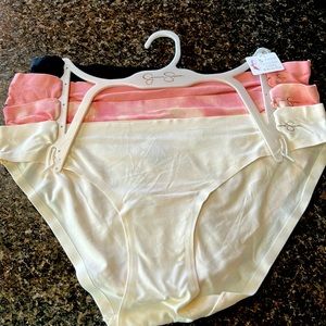 Brand New Jessica Simpson Invisible Lines Bikini Fit.  Size large